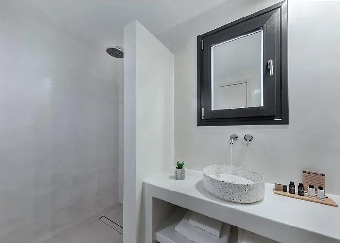 Onyx & 3* Karterados (Santorini)