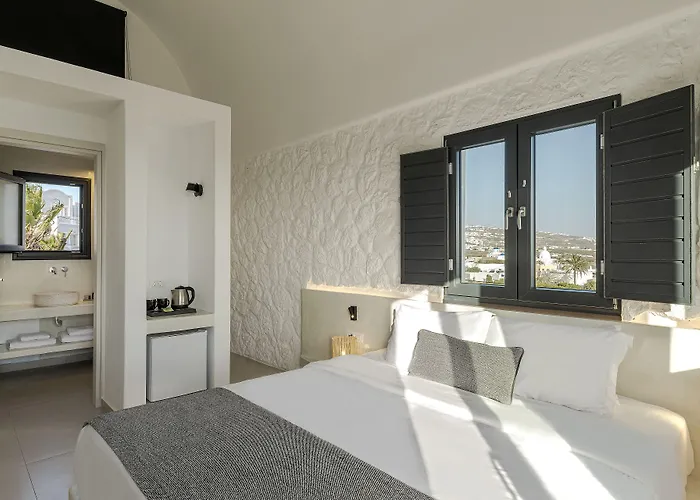 Onyx & 3* Karterados (Santorini)