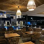 Onyx & Hotel Karterados (Santorini)