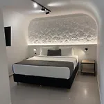 Отель Onyx &