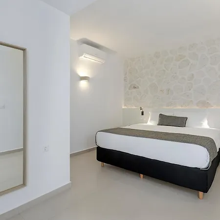 Onyx & Hotel Karterados (Santorini)