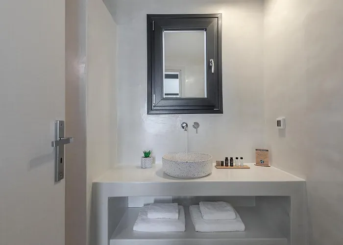 Onyx & 3* Karterados (Santorini)